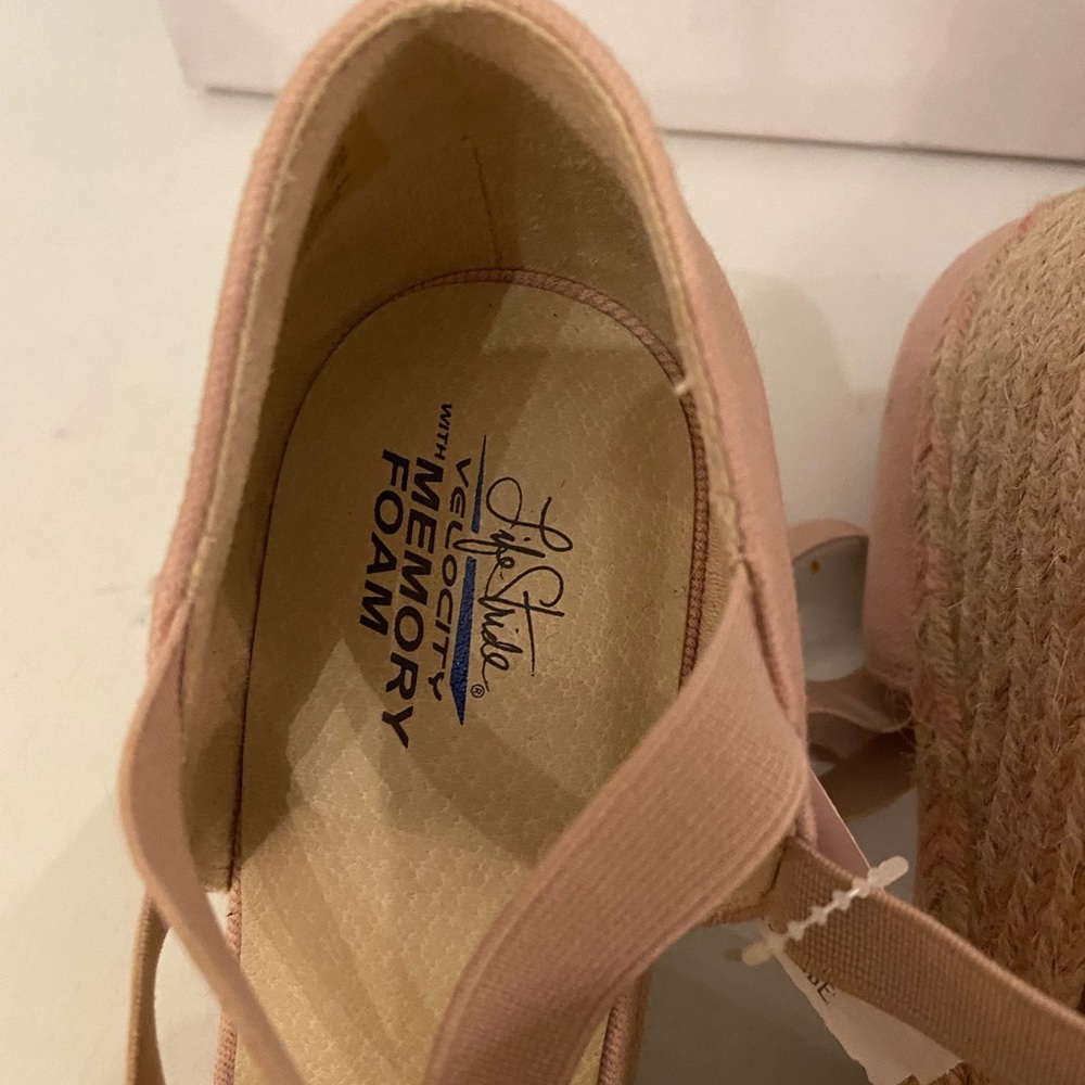 Life Stride blush canvas wedge shoes with peep toes , ankle straps size 10 NWT - Picture 8 of 8